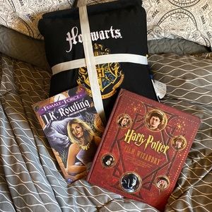 HARRY POTTER Blanket, Pillow, and Books bundle